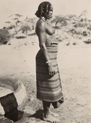 Construyendo un Imperio en la era Fascista: Mujer Cunama, 09/05/1936